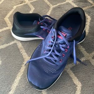 Women’s size 9 Nike shoes